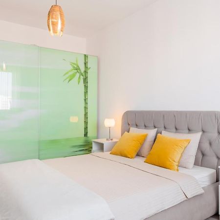 Lovely Apartment With City View Букурещ Екстериор снимка