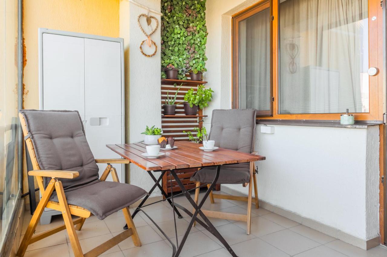Lovely Apartment With City View Букурещ Екстериор снимка